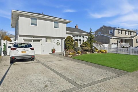 1356 Blue Spruce Lane Wantagh NY 11793