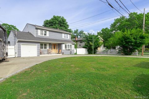 Homes For Sale - 299 Mount Vernon Avenue<br/> Medford, NY 11763