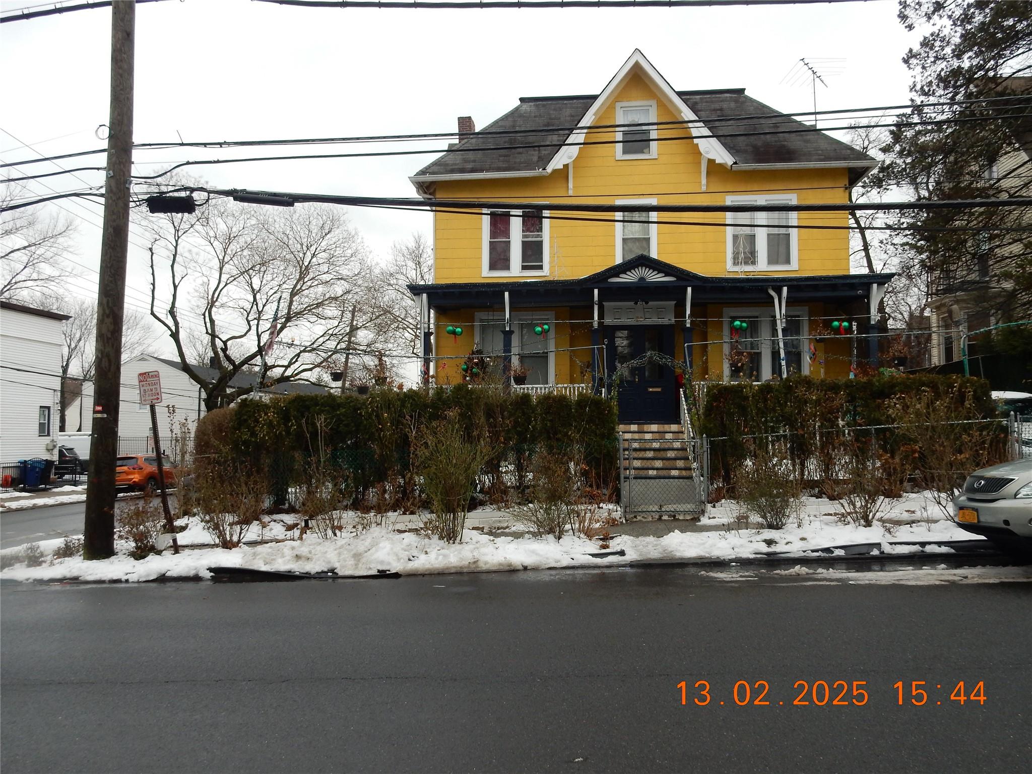 W 2nd Street, Mount Vernon, New York - 5 Bedrooms  
3 Bathrooms - 