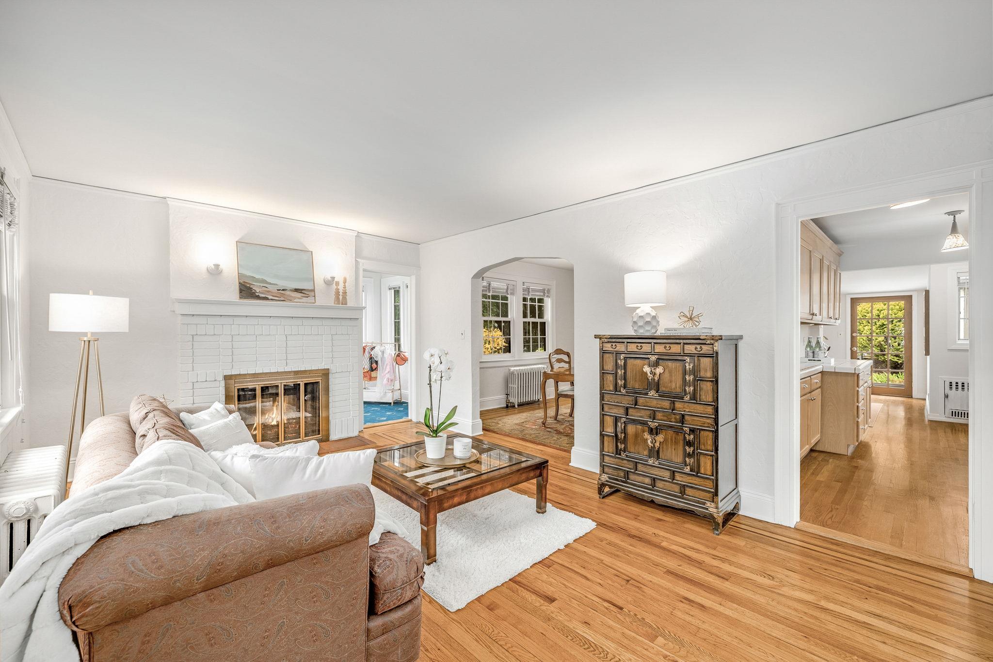 165 Lyons Road, Scarsdale, New York image 4