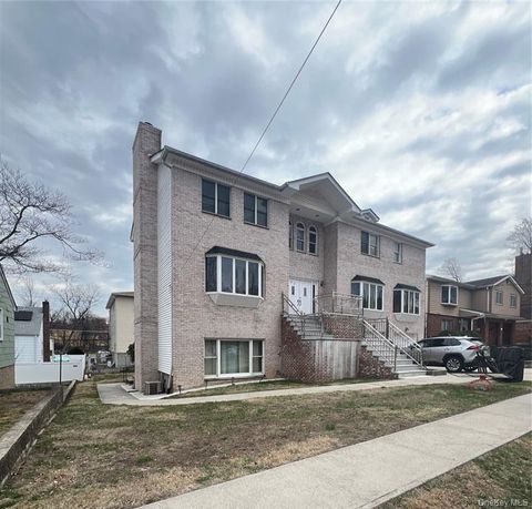 Photo of 22 Truman Avenue, Yonkers, NY 10703 (MLS # 924382)