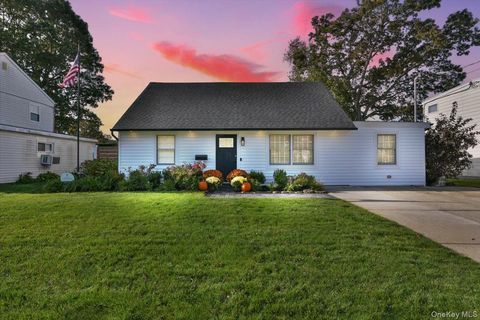 Photo of 321 Brendan Avenue, Massapequa, NY 11758 (MLS # 926999)