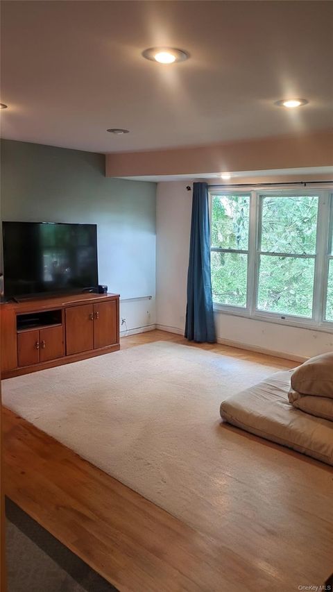 Homes For Sale - 22 Woodycrest Trail<br/> Monroe, NY 10950