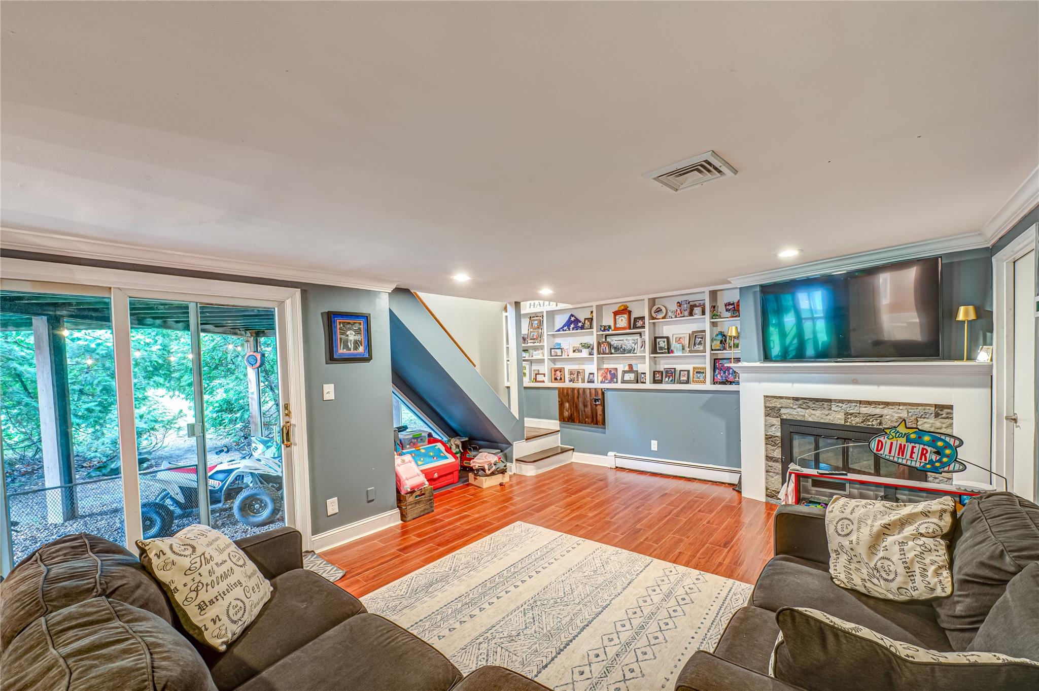 4 Greenvale Drive, East Northport, New York image 17