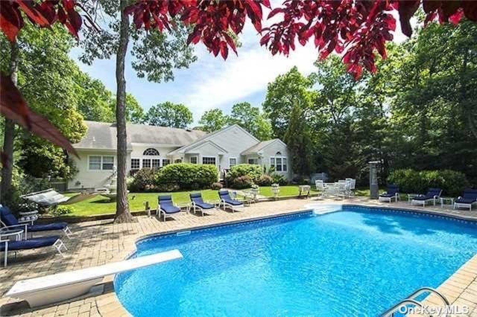 16 Willowood Court