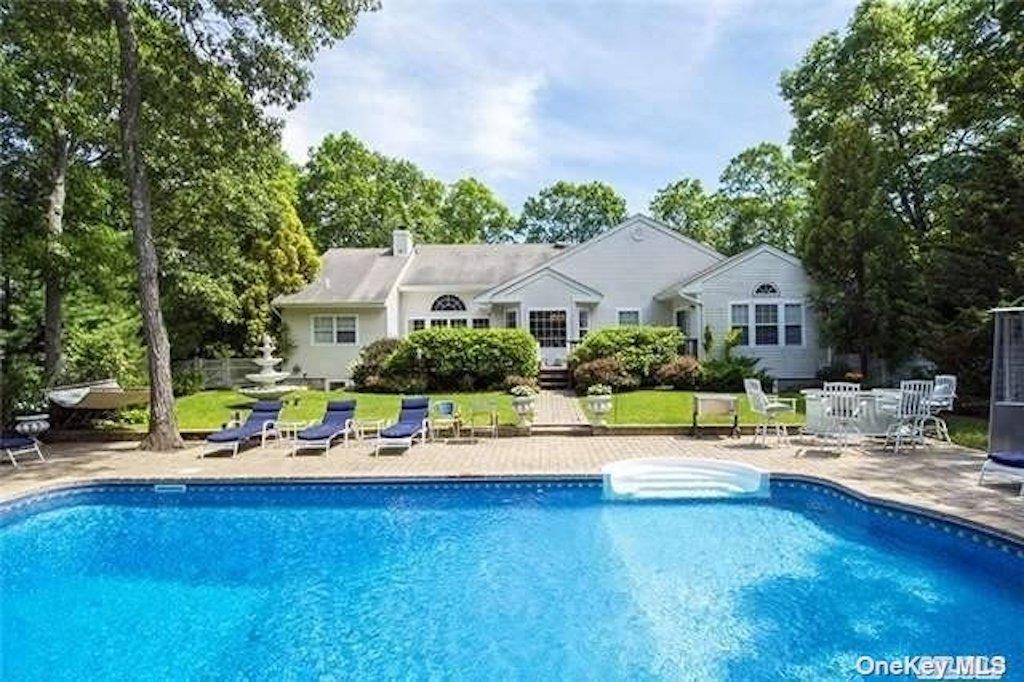 16 Willowood Court