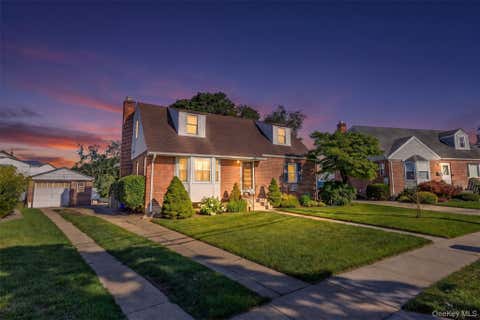 Photo of 6 Grenville Court, East Rockaway, NY 11518 (MLS # 1029421)
