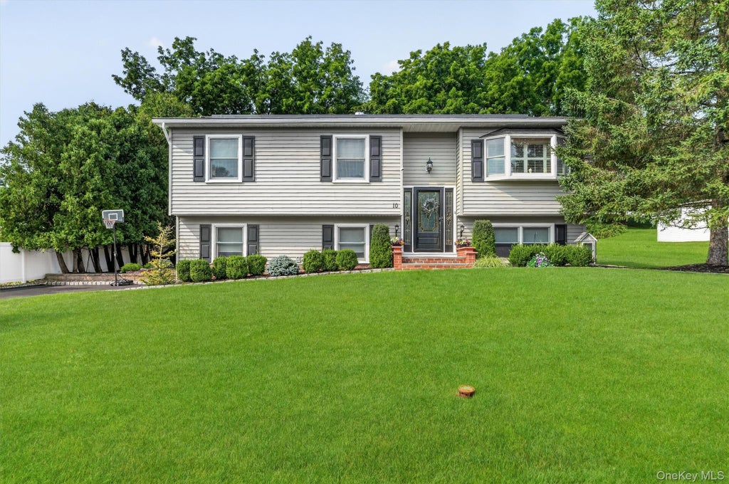 Photo of 10 Pine Drive, Stony Point, NY 10980 (MLS # 1036759)