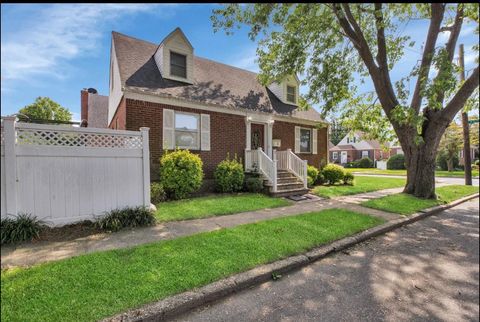556 N 12 Street New Hyde Park NY 11040