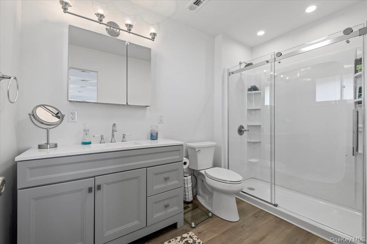 Montauk, New York 11954, United States, 5 Bedrooms Bedrooms, ,4 BathroomsBathrooms,Residential,Active,253950