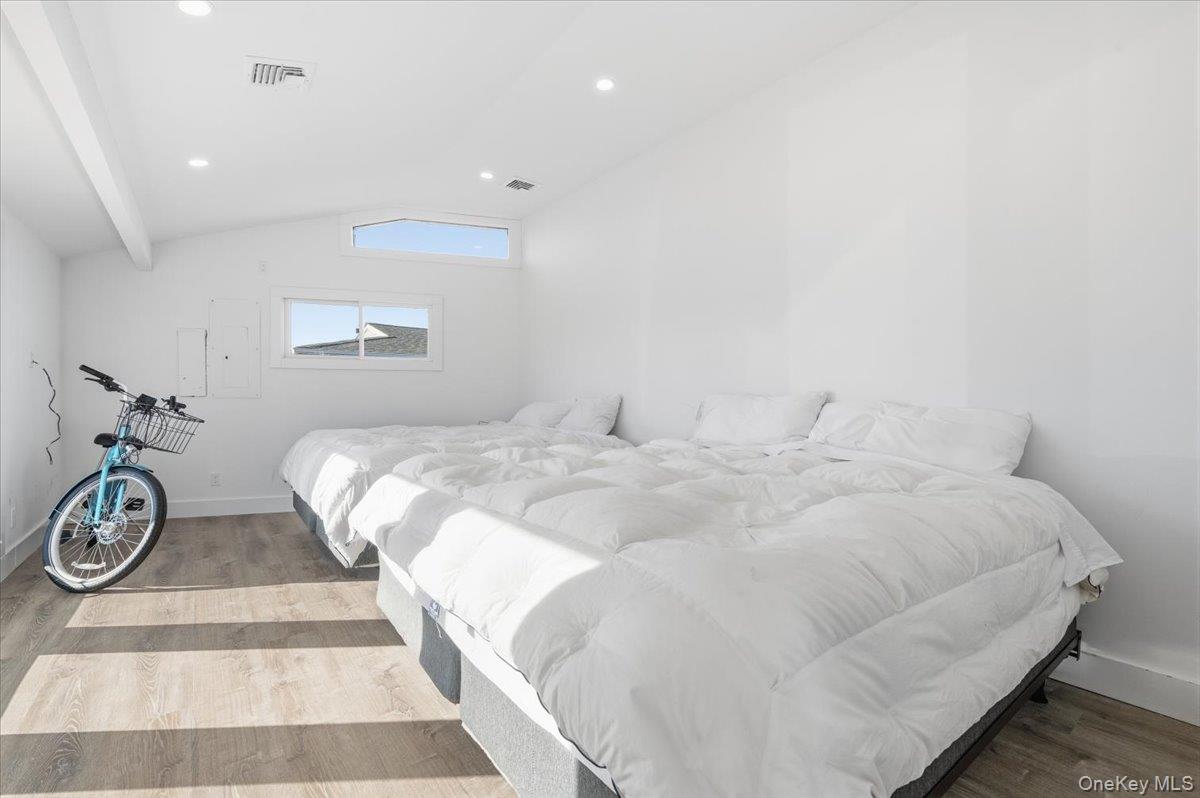 Montauk, New York 11954, United States, 5 Bedrooms Bedrooms, ,4 BathroomsBathrooms,Residential,Active,253950