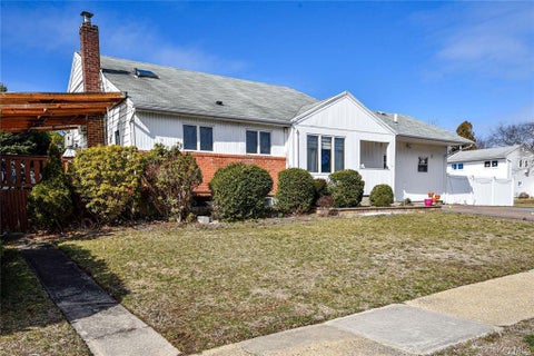 Homes For Rent - 65 Sylvia Lane<br/> Plainview, NY 11803