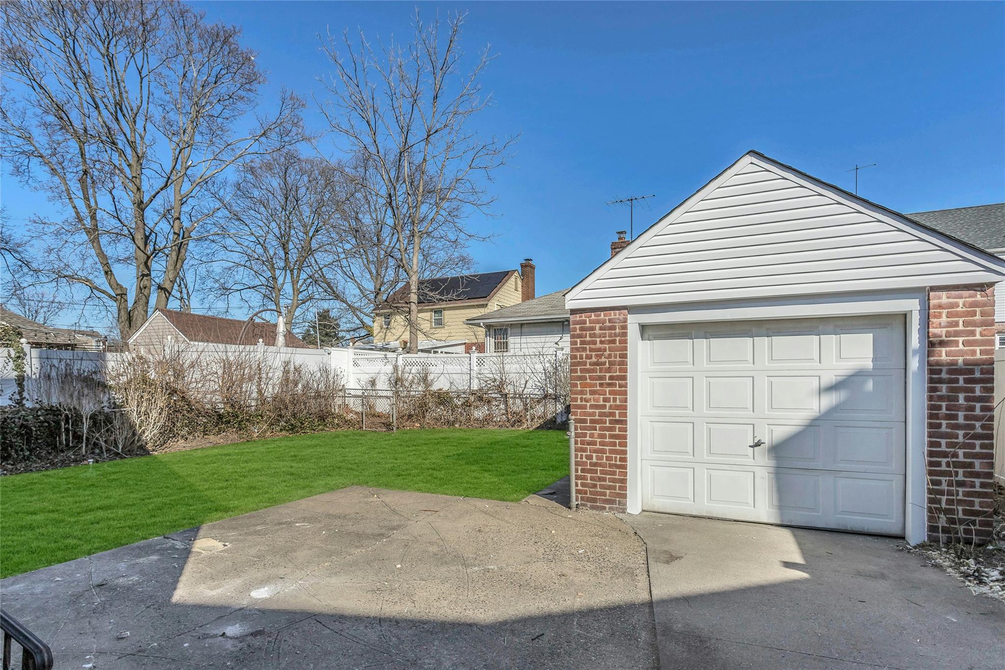 11 Madison Avenue, Hempstead, New York image 21
