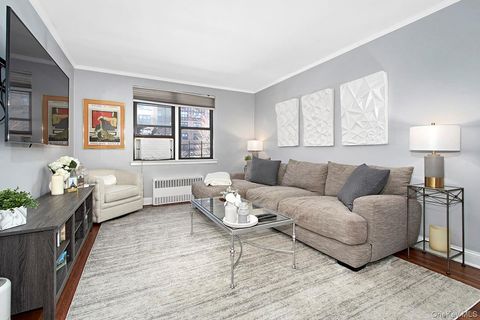 142 Garth Road #2M Scarsdale NY 10583