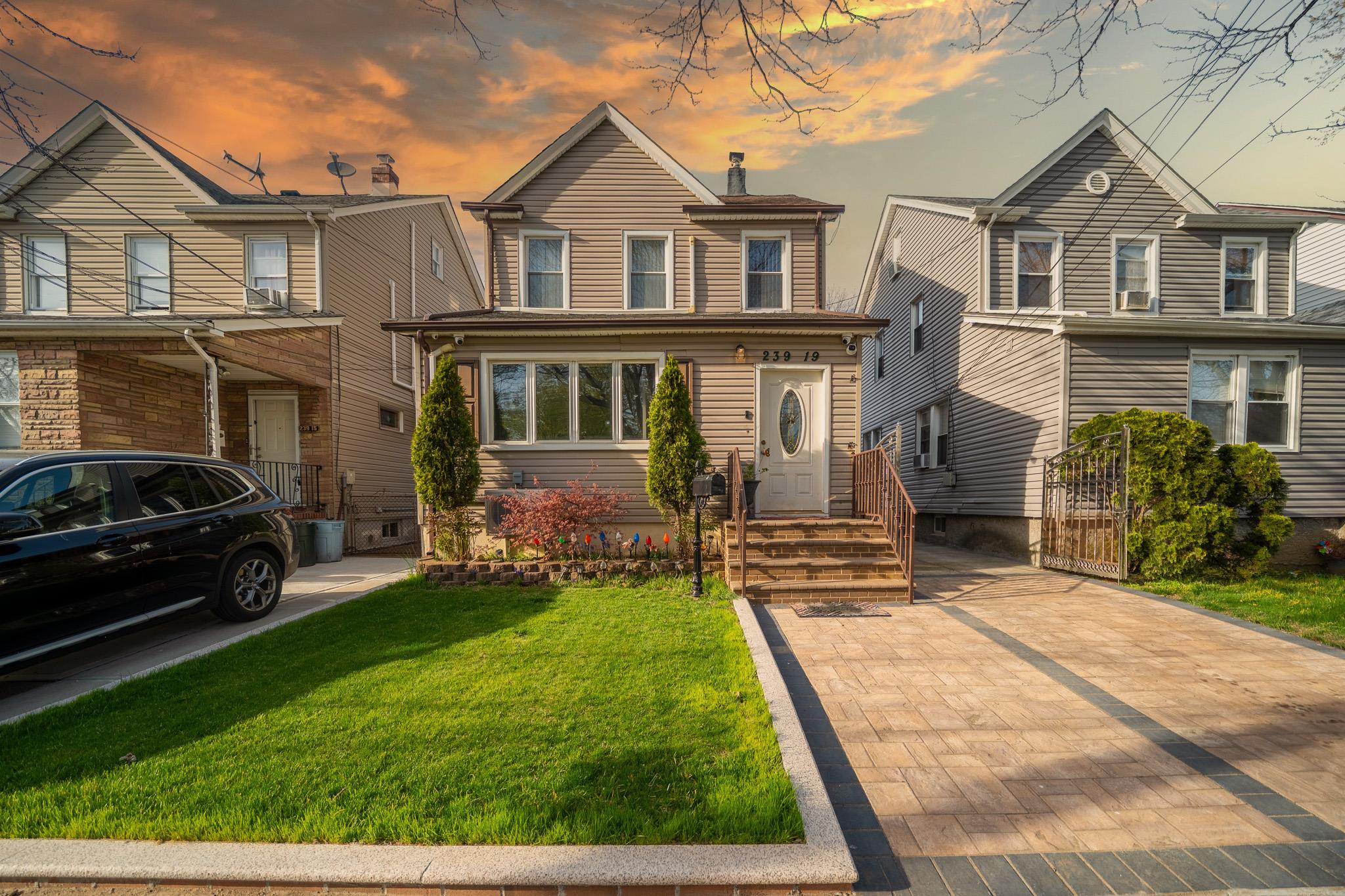 88th Av Ave, Bellerose, Queens, NY - 4 Bedrooms  
3 Bathrooms  
12 Rooms - 