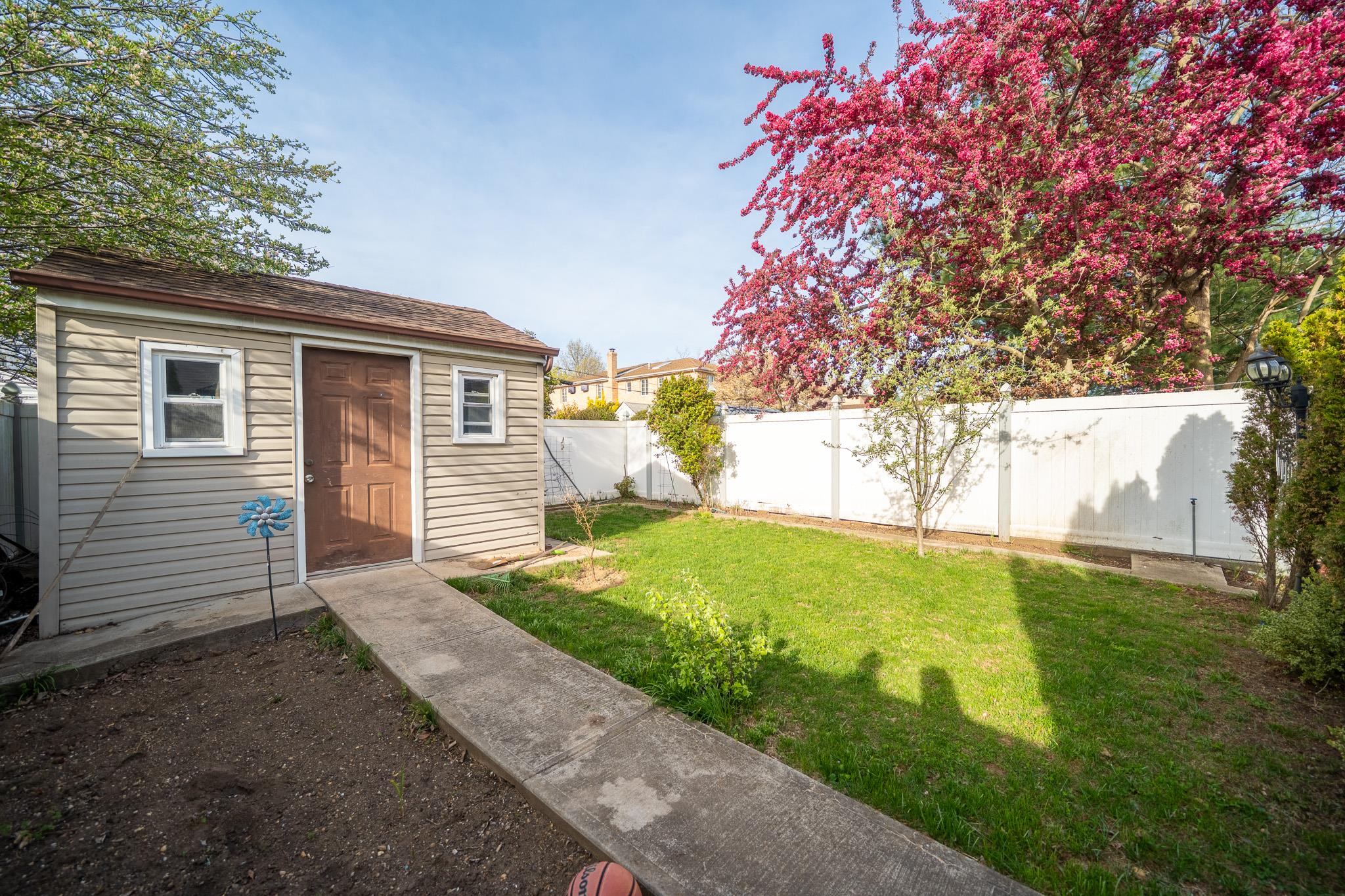 239-19 88th Av Ave, Bellerose, New York image 36