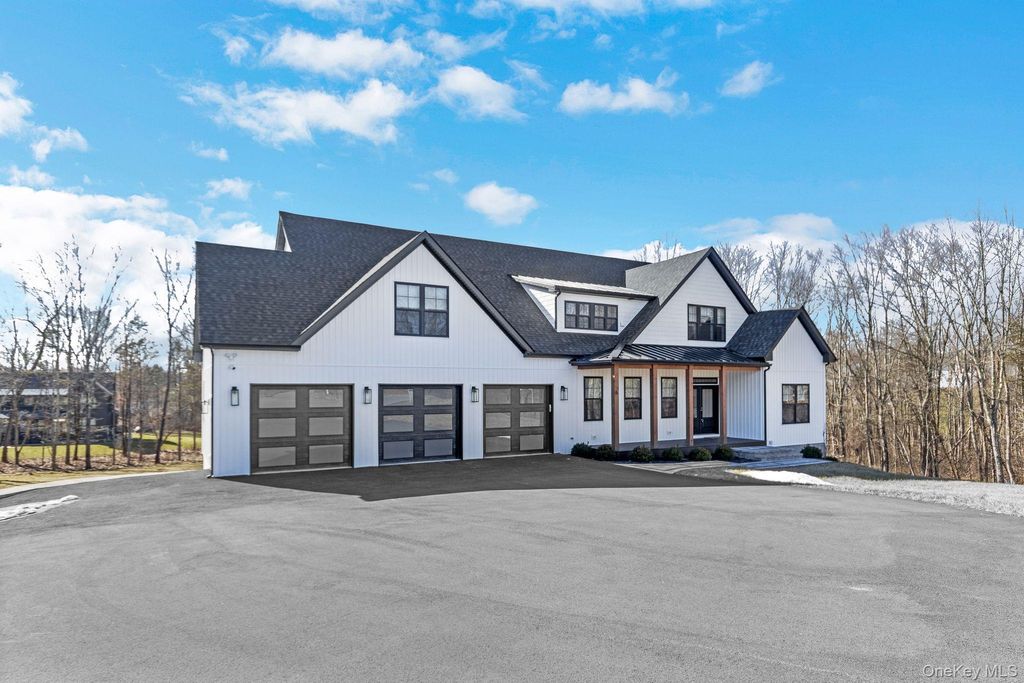 Photo of 6 Conifer Court, Poughkeepsie, NY 12603 (MLS # 962651)