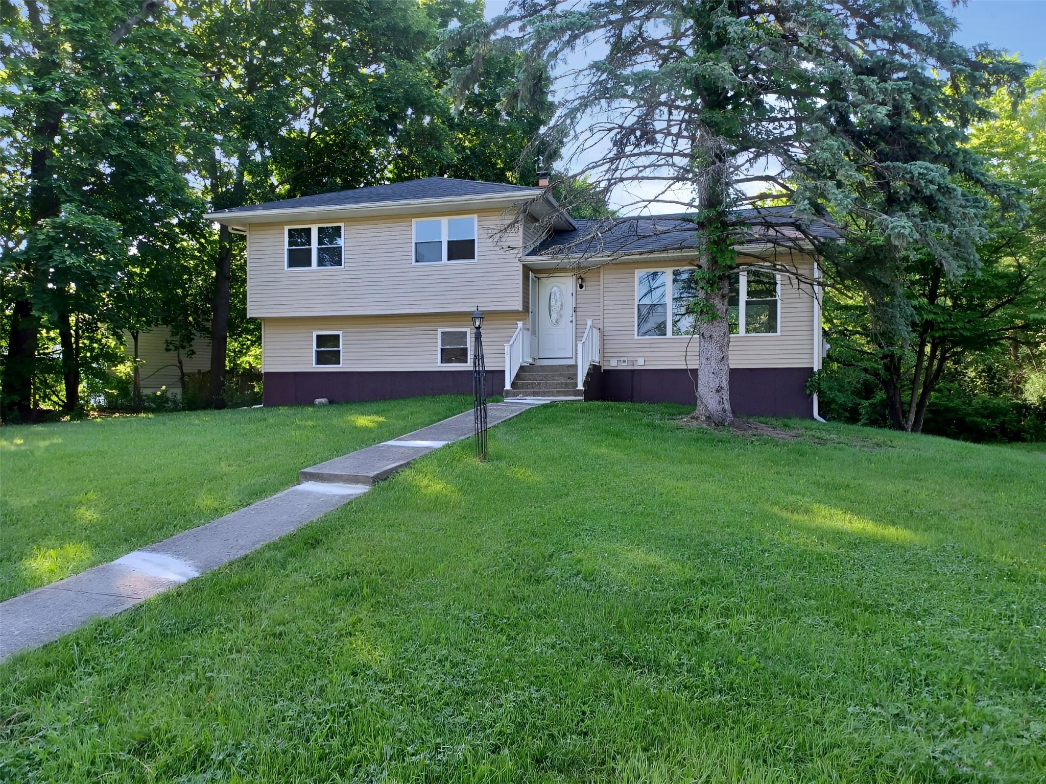 Laddie Road, Middletown, New York - 3 Bedrooms  
2 Bathrooms  
6 Rooms - 