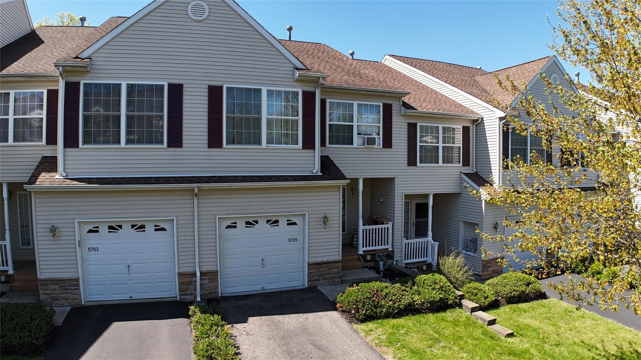 Boulder Way, Wappingers Falls, New York - 3 Bedrooms  
3 Bathrooms  
8 Rooms - 