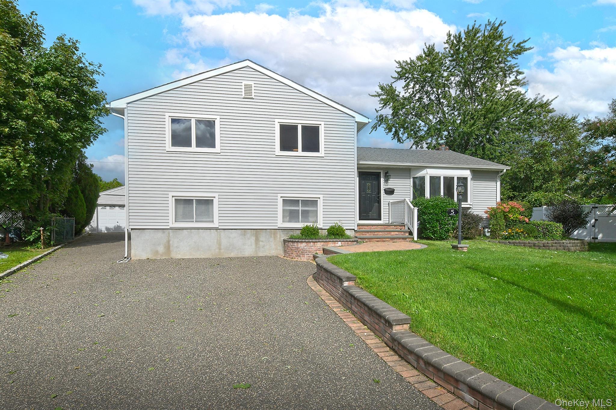5 Robin Court
