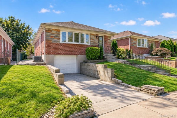 26240 60TH RD, LITTLE NECK, NY 11362 - Image d287611e8b292fa6172f2976a4f16e46/2553160286