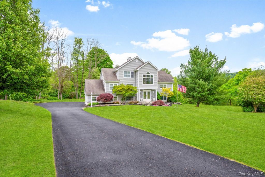 Photo of 40 Burts Path, Hopewell Junction, NY 12533 (MLS # 1004095)