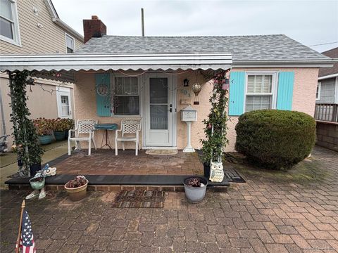 Photo of 101 Wisconsin Street, Long Beach, NY 11561 (MLS # 938445)