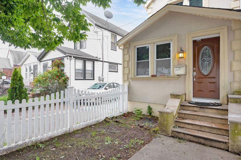 202nd Street, Saint Albans, Queens, NY - 3 Bedrooms  
3 Bathrooms  
9 Rooms - 