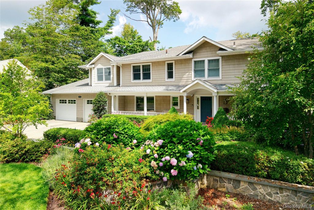 Photo of 110 Birch Drive, East Hills, NY 11576 (MLS # 965029)