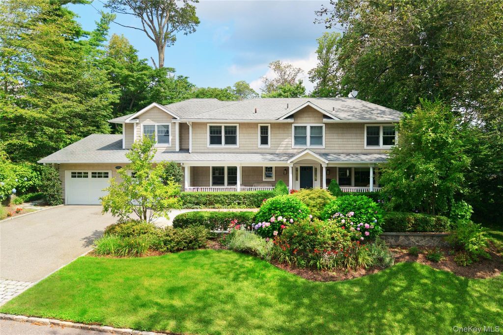 Photo of 110 Birch Drive, East Hills, NY 11576 (MLS # 965029)