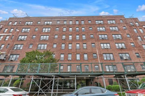 Homes For Sale - 143-50 Hoover Avenue #304<br/> Briarwood, NY 11435