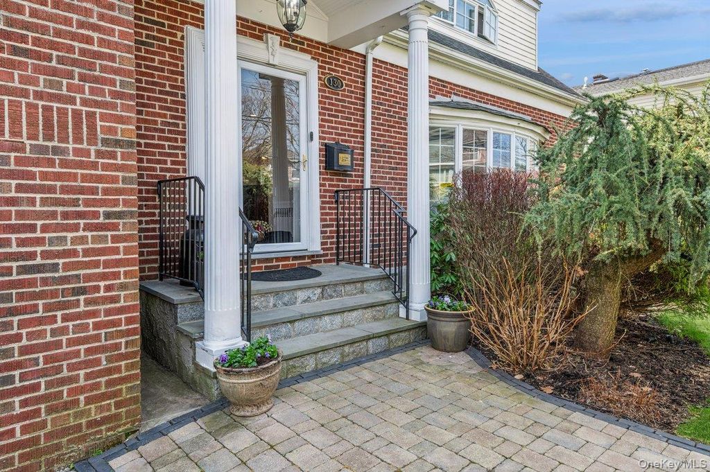 Photo of 130 Locust Avenue, Scarsdale, NY 10583 (MLS # 974491)