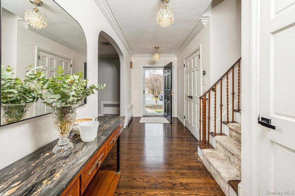 Photo of 130 Locust Avenue, Scarsdale, NY 10583 (MLS # 974491)