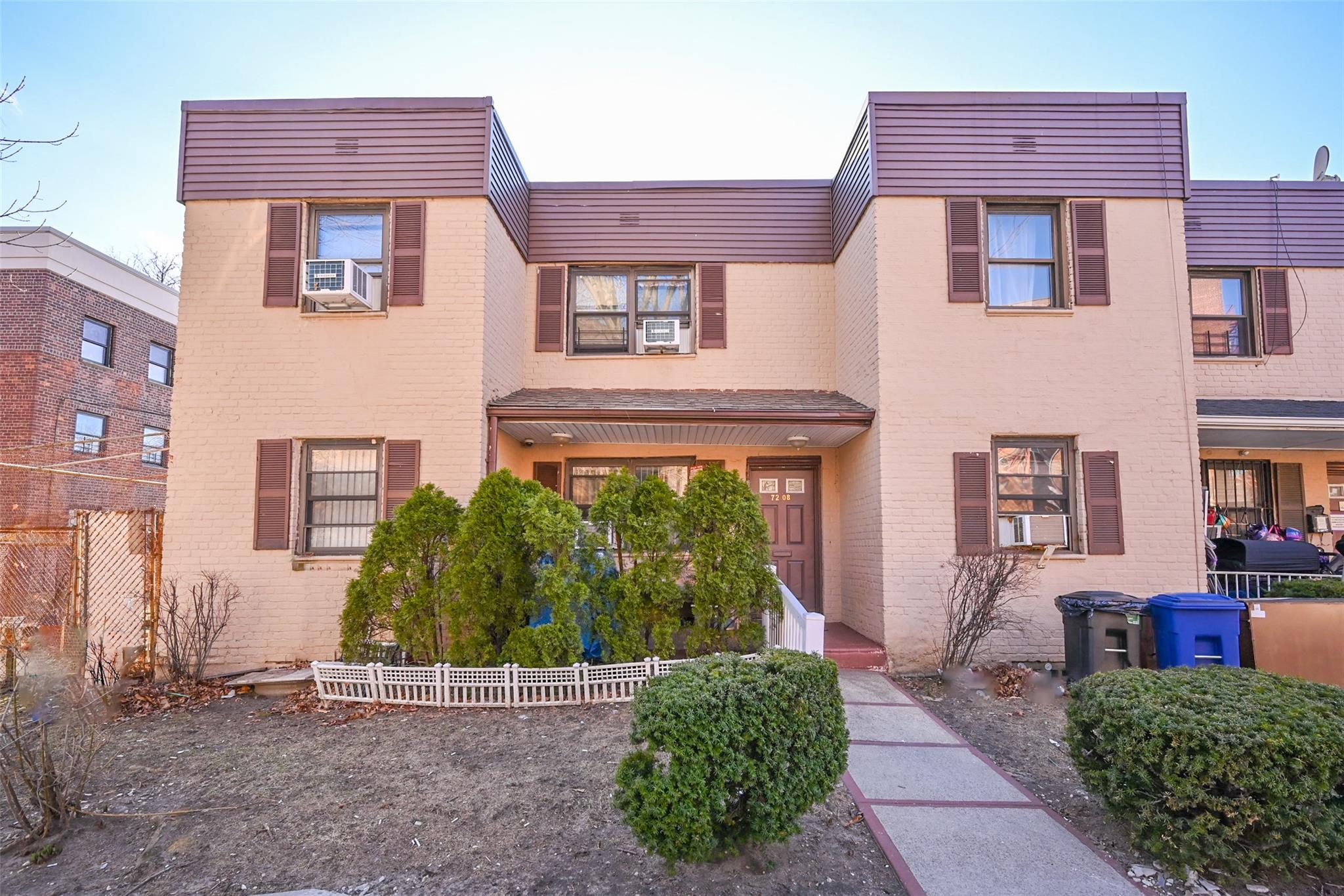 Property for Sale at 150th Street 199A, Kew Garden Hills, Queens, NY - Bedrooms: 2 
Bathrooms: 1 
Rooms: 5  - $425,000