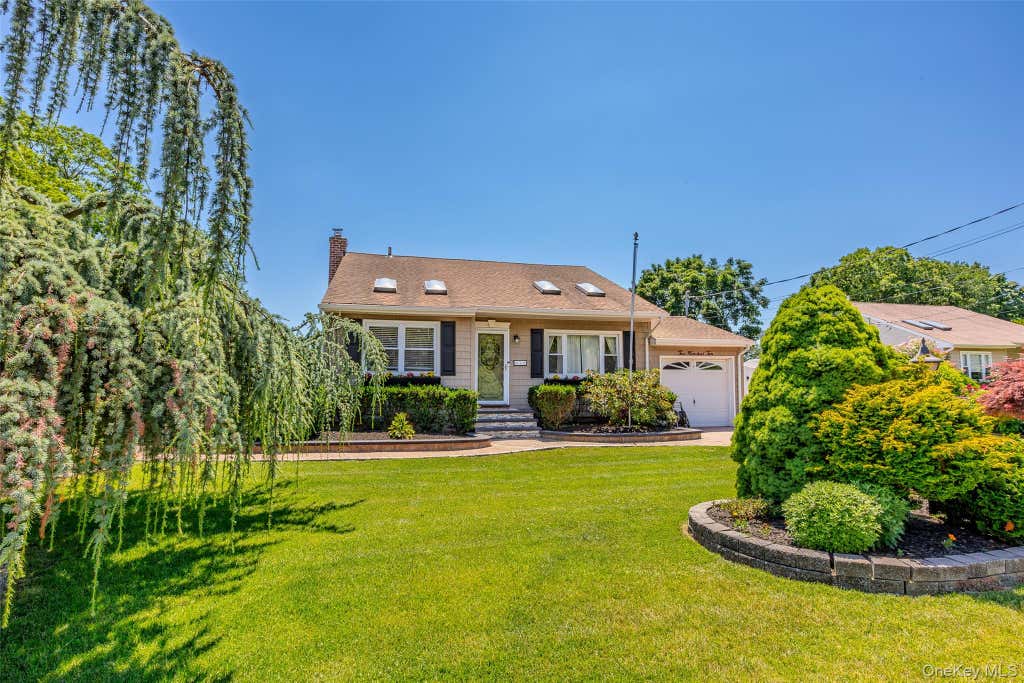 Photo of 210 Norwood Avenue, Port Jefferson Station, NY 11776 (MLS # 971521)