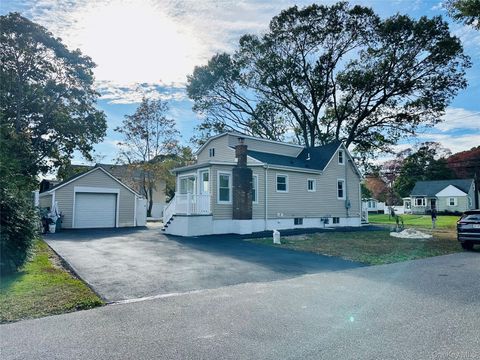 Photo of 239 Bayview Avenue, East Patchogue, NY 11772 (MLS # 926074)