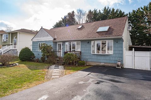 14 Willoughby Place West Islip NY 11795