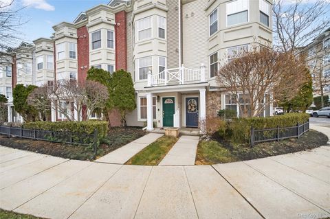 Condo For Sale - 3 Harbor Pointe Drive<br/> Haverstraw, NY 10927