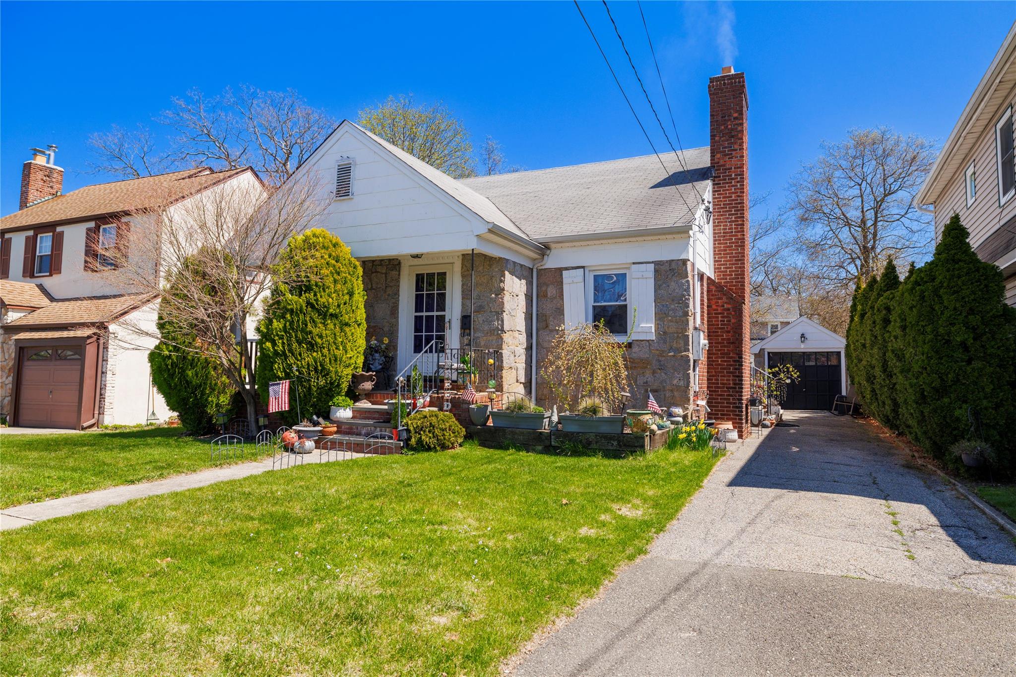 58 Chestnut Street, Lynbrook, New York image 1