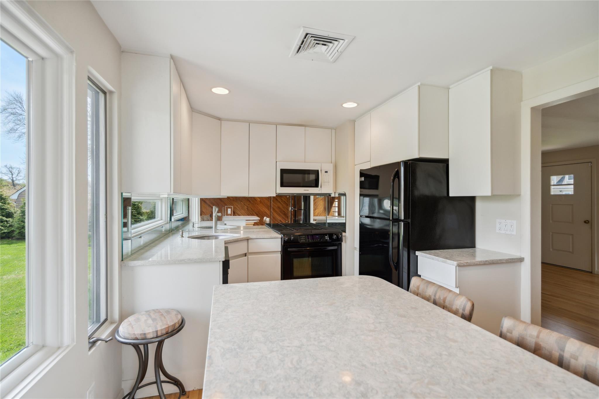 211 Bay Avenue, Bayport, New York image 13