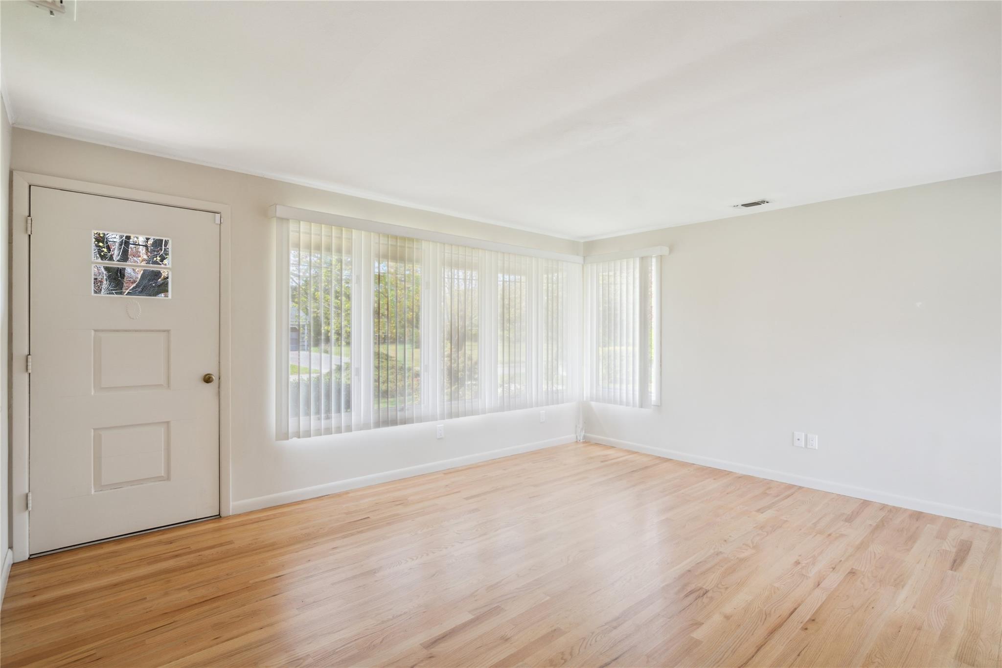 211 Bay Avenue, Bayport, New York image 8