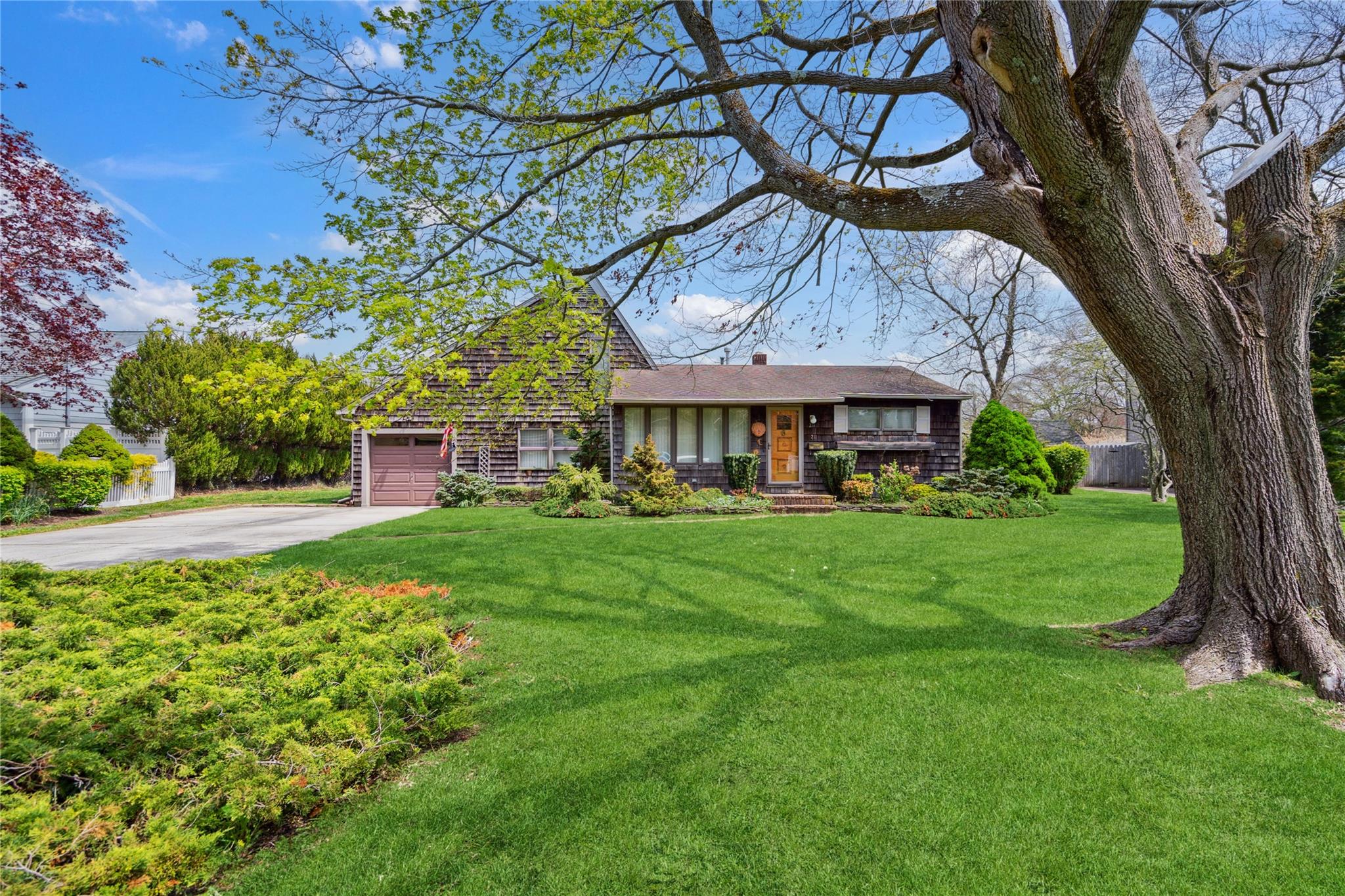211 Bay Avenue, Bayport, New York image 1
