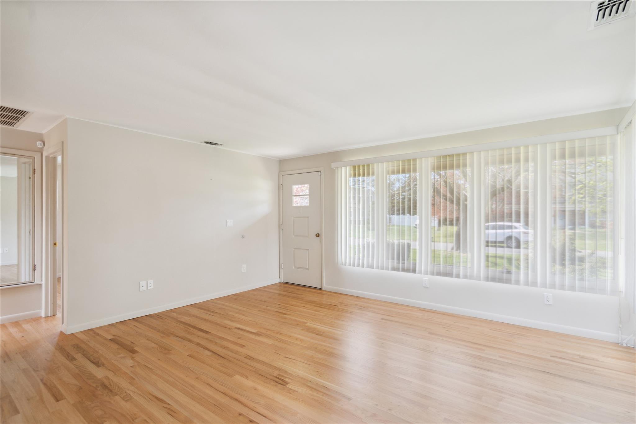 211 Bay Avenue, Bayport, New York image 7