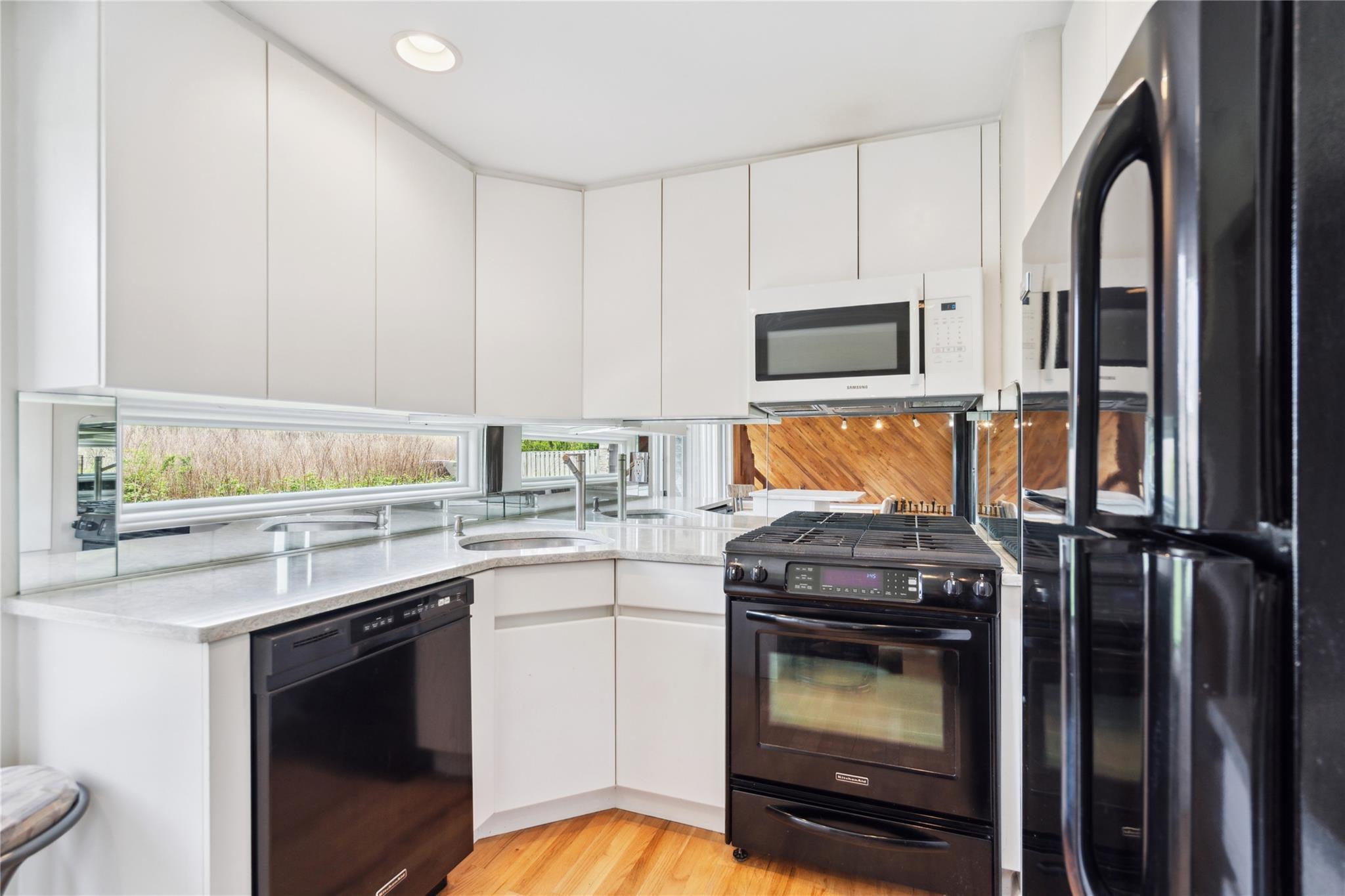 211 Bay Avenue, Bayport, New York image 14