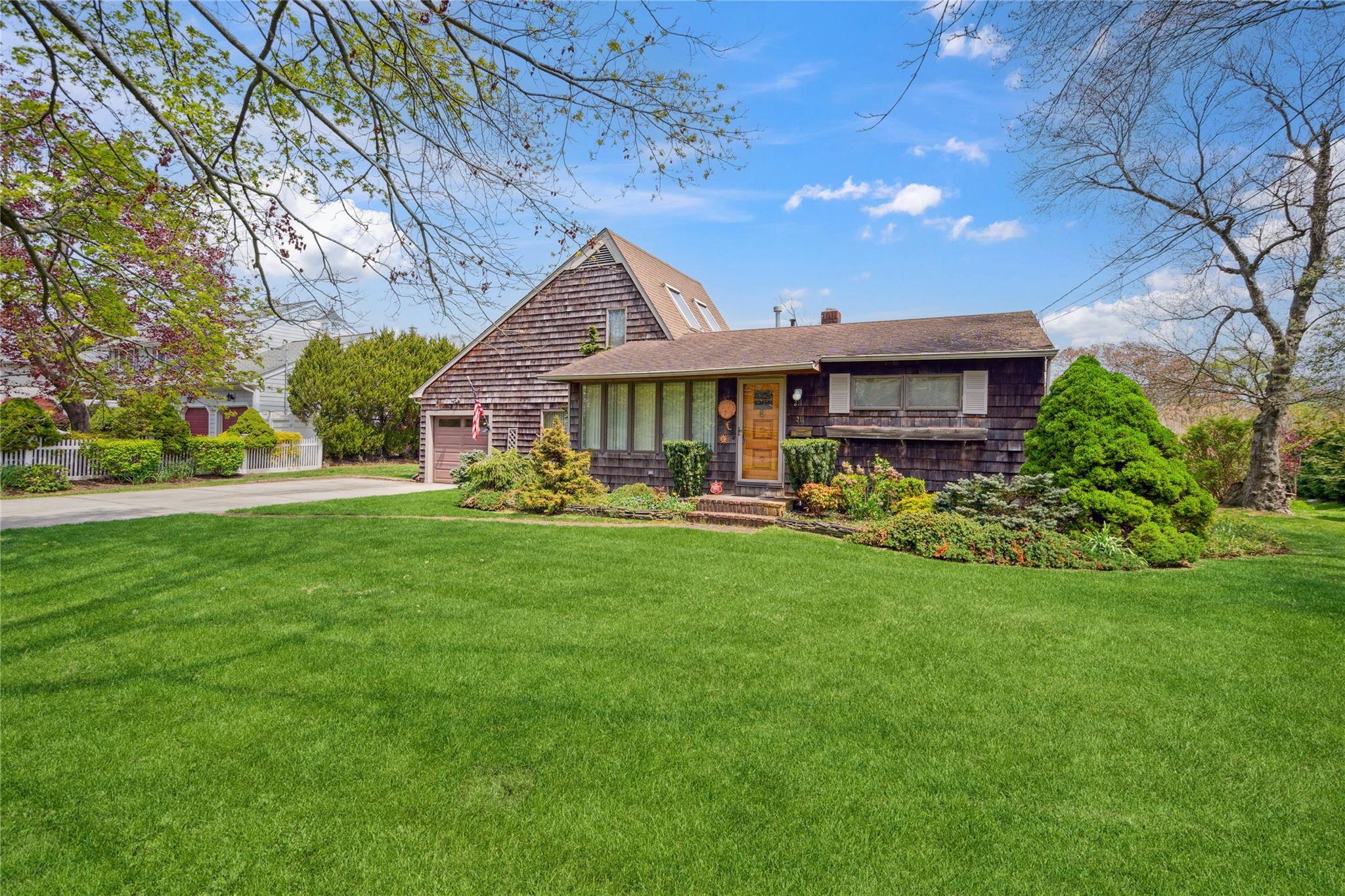 211 Bay Avenue, Bayport, New York image 4