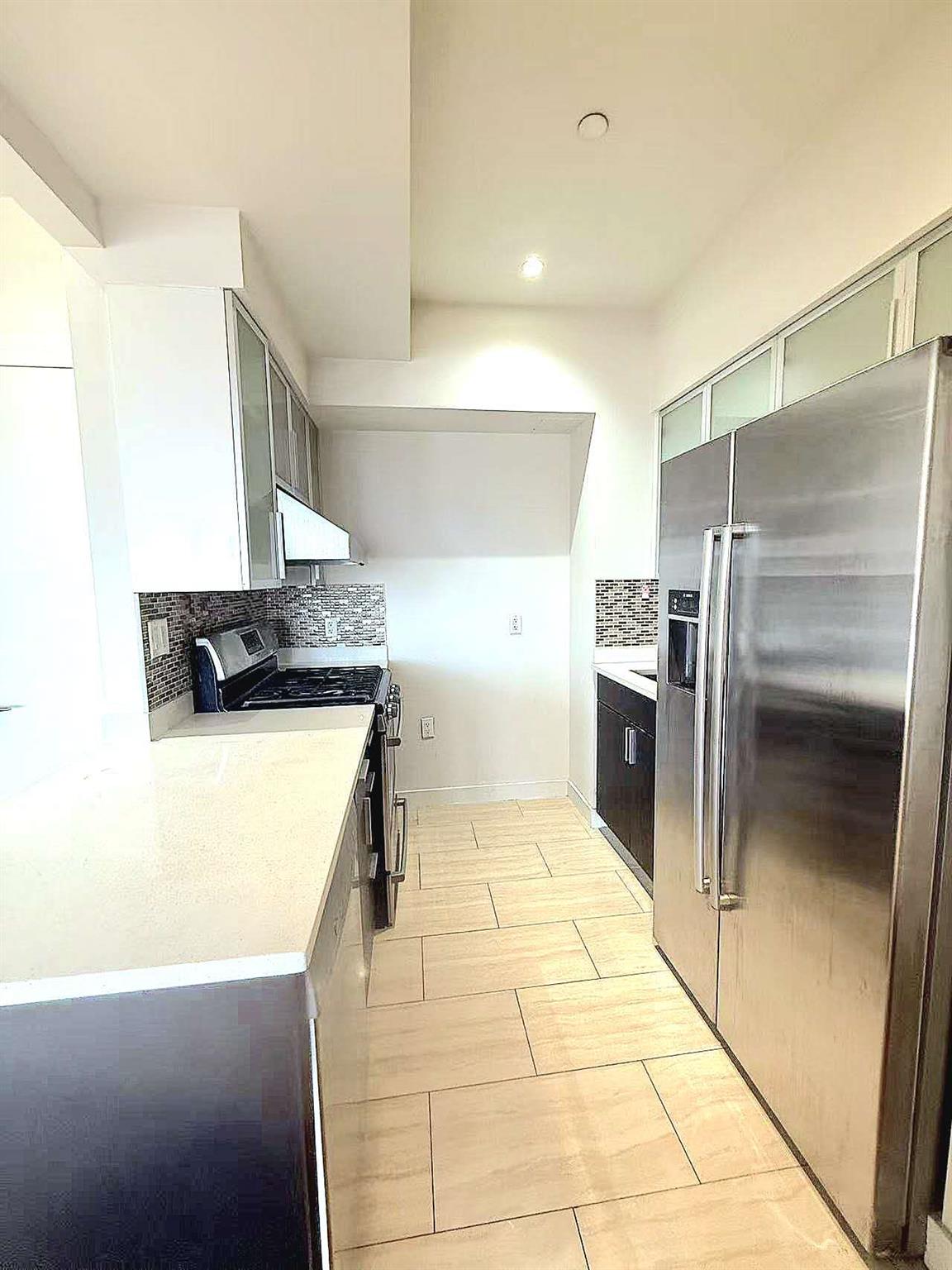 42-35 Main Street 8H