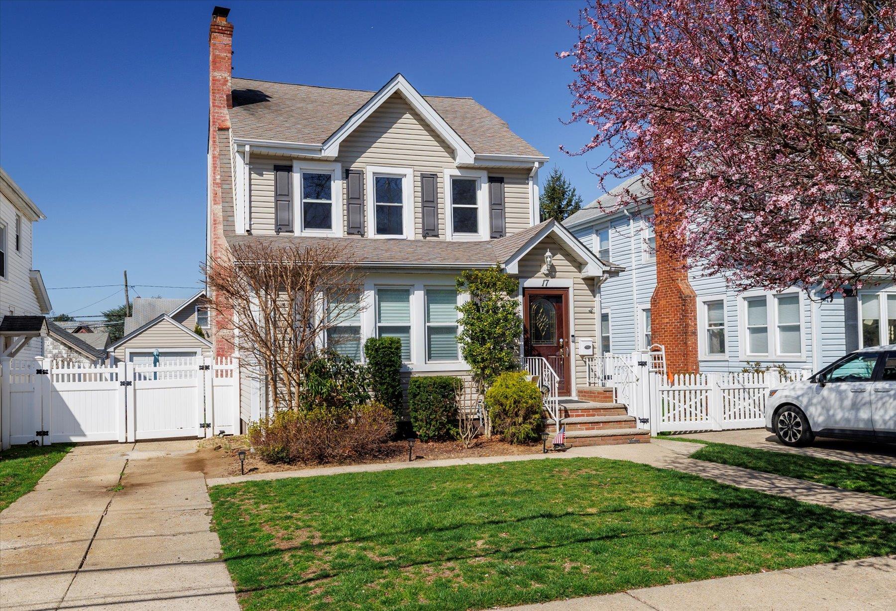 17 N Cambridge Street, Malverne, New York image 1