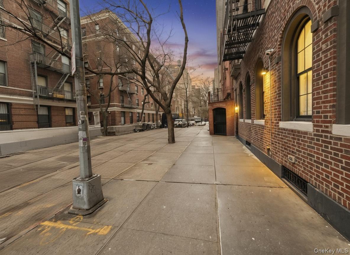 130 W 16th Street 52