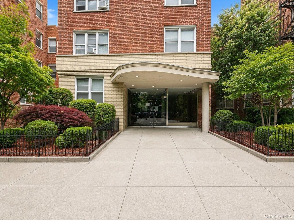 Photo of 4295 Webster Avenue #2D, Bronx, NY 10470 (MLS # 1008851)