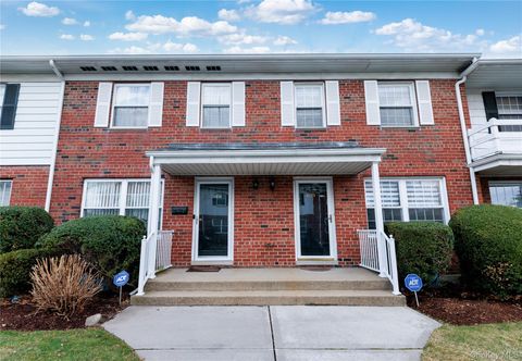 Condo For Sale - 678 Front Street #E<br/> Hempstead, NY 11550